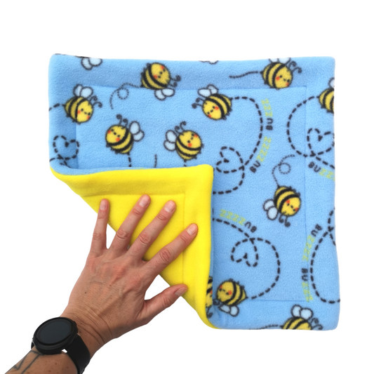 Fleece Mat with Absorbent Core | Bumblebees Print