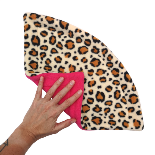 Fleece Corner Mat with Zorb Absorbent Core | Leopard Print & Dark Pink